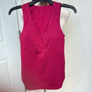 ATHLETA. Yoga. Workout Tank Top. Built in bra. Athletic. Size XS. Ruched.
